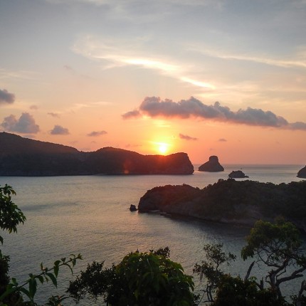 Couché de soleil sur l'île de Koh Samsao, Thaîlande